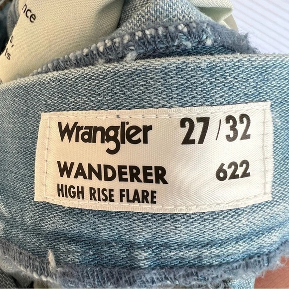 Wrangler Women’s Wanderer High Rise Flare Jeans Tiger Print Light Wash 27 NWT - Picture 4 of 7
